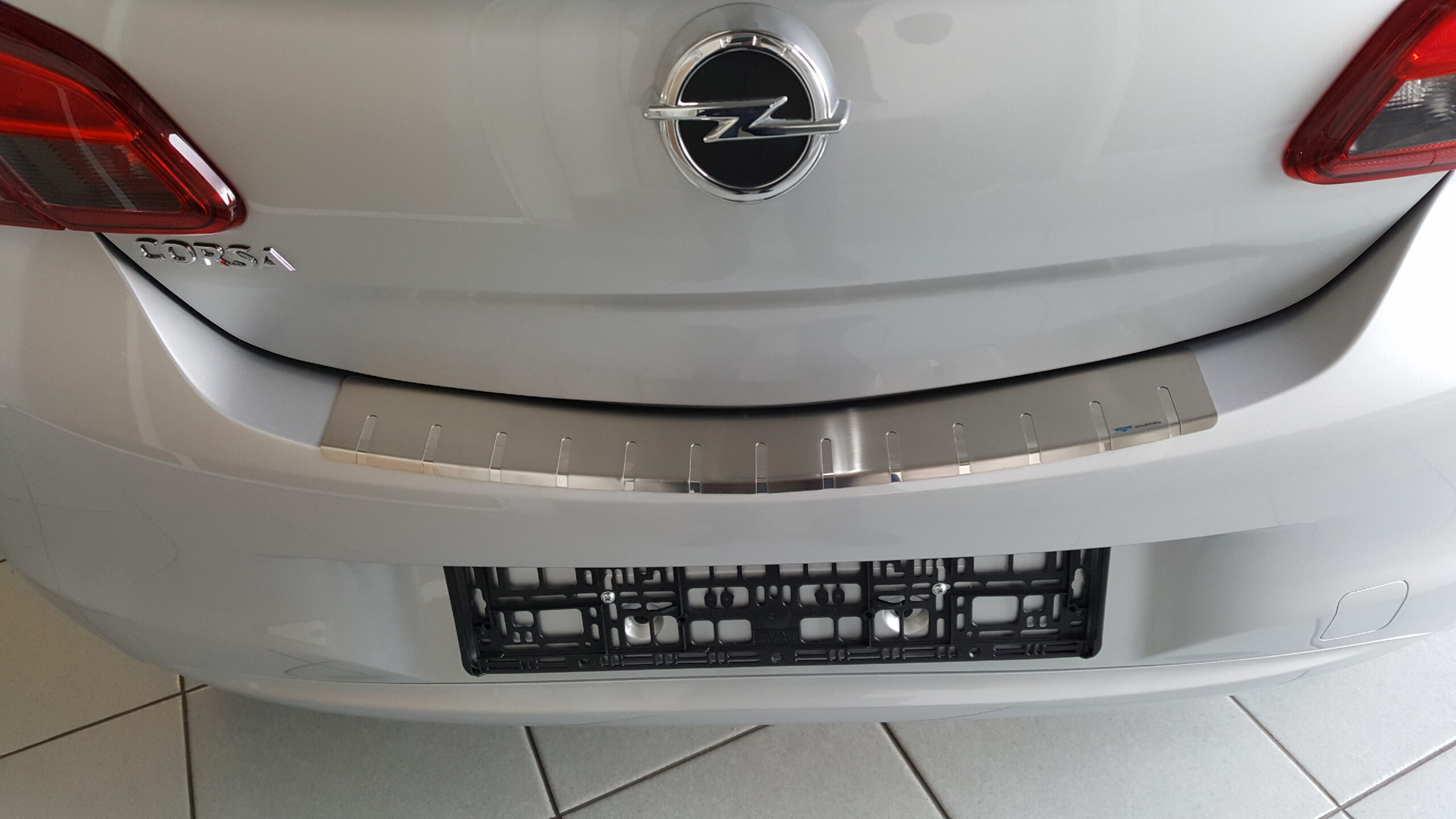 Alufrost Profilovaný prah kufra NEREZ - Opel CORSA E 3/5 D 2014-2020 Alufrost Tuning.Cool