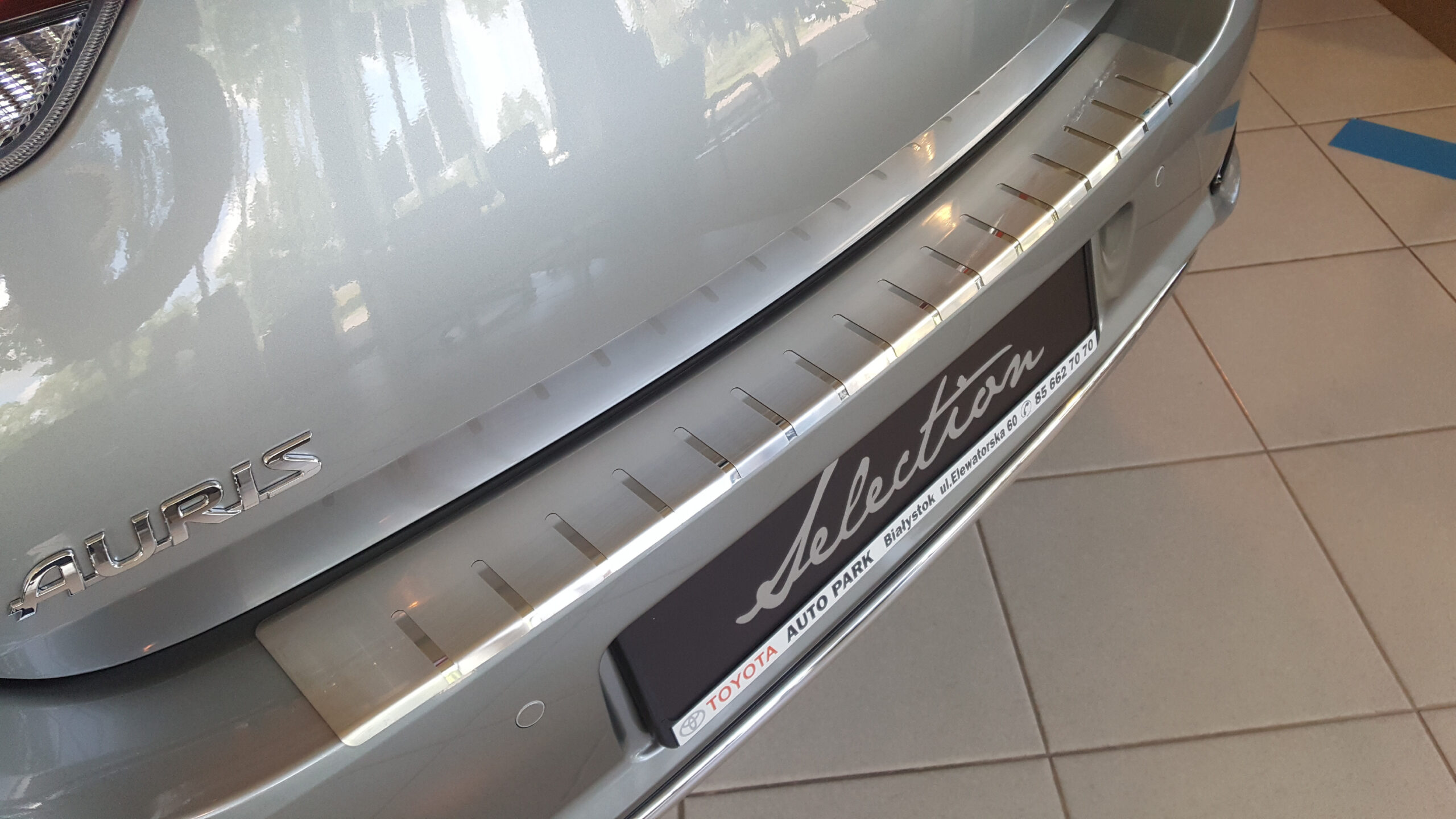 Alufrost Profilovaný prah kufra NEREZ - Toyota AURIS II FL5D 2015-2019 Alufrost Tuning.Cool