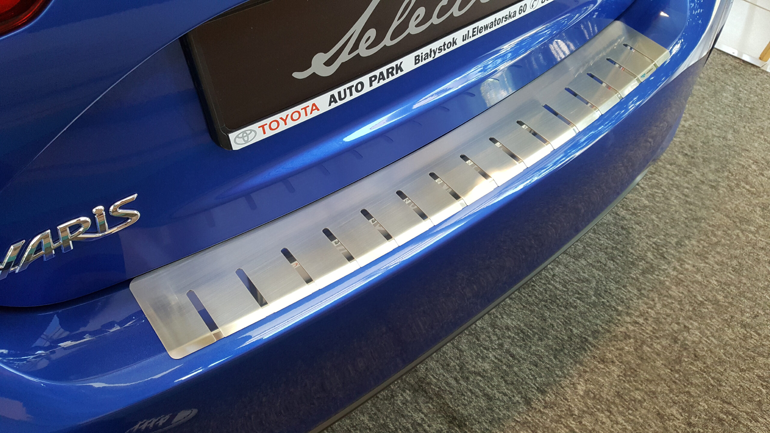 Alufrost Profilovaný prah kufra NEREZ - Toyota YARIS III 2FL 2017-2019 Alufrost Tuning.Cool
